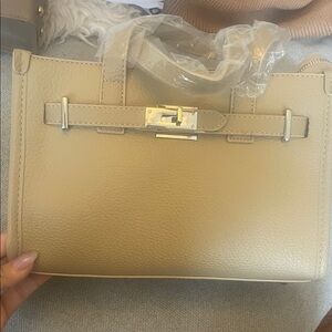 Elegant Tan Leather Handbag